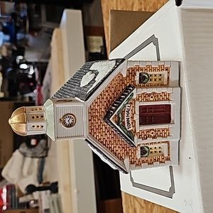 HAWTHORNE PORCHLIGHT HOUSE